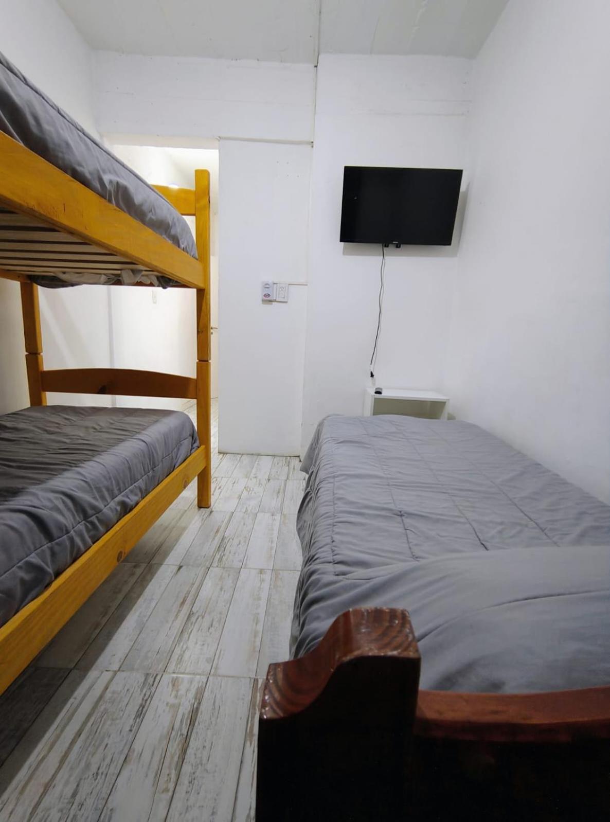 El Faro Hostel Пуерто Мадрин Екстериор снимка